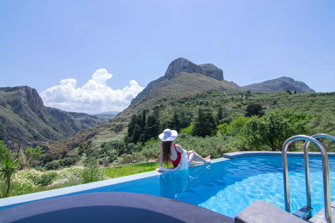 Heated Private Ozone Salt Pool, Jacuzzi, Cinema Inside & Outside, Ping Pong, Billiard, Ps5, Playground, Giant Chess, Giant Monopoly, Table Football, 3X Surround Sound - Villa Rokka Luxe Kíssamos Zewnętrze zdjęcie