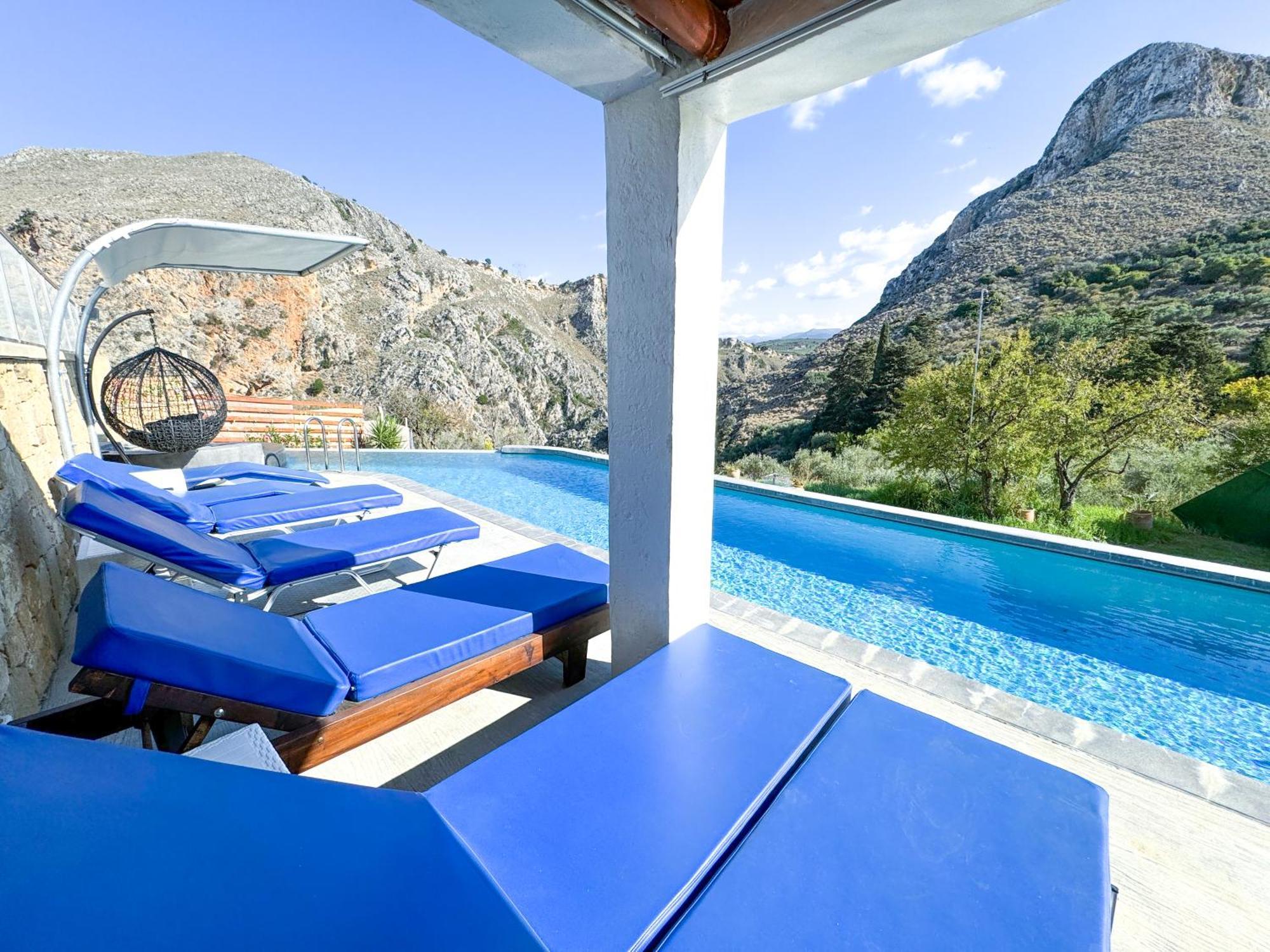 Heated Private Ozone Salt Pool, Jacuzzi, Cinema Inside & Outside, Ping Pong, Billiard, Ps5, Playground, Giant Chess, Giant Monopoly, Table Football, 3X Surround Sound - Villa Rokka Luxe Kíssamos Zewnętrze zdjęcie