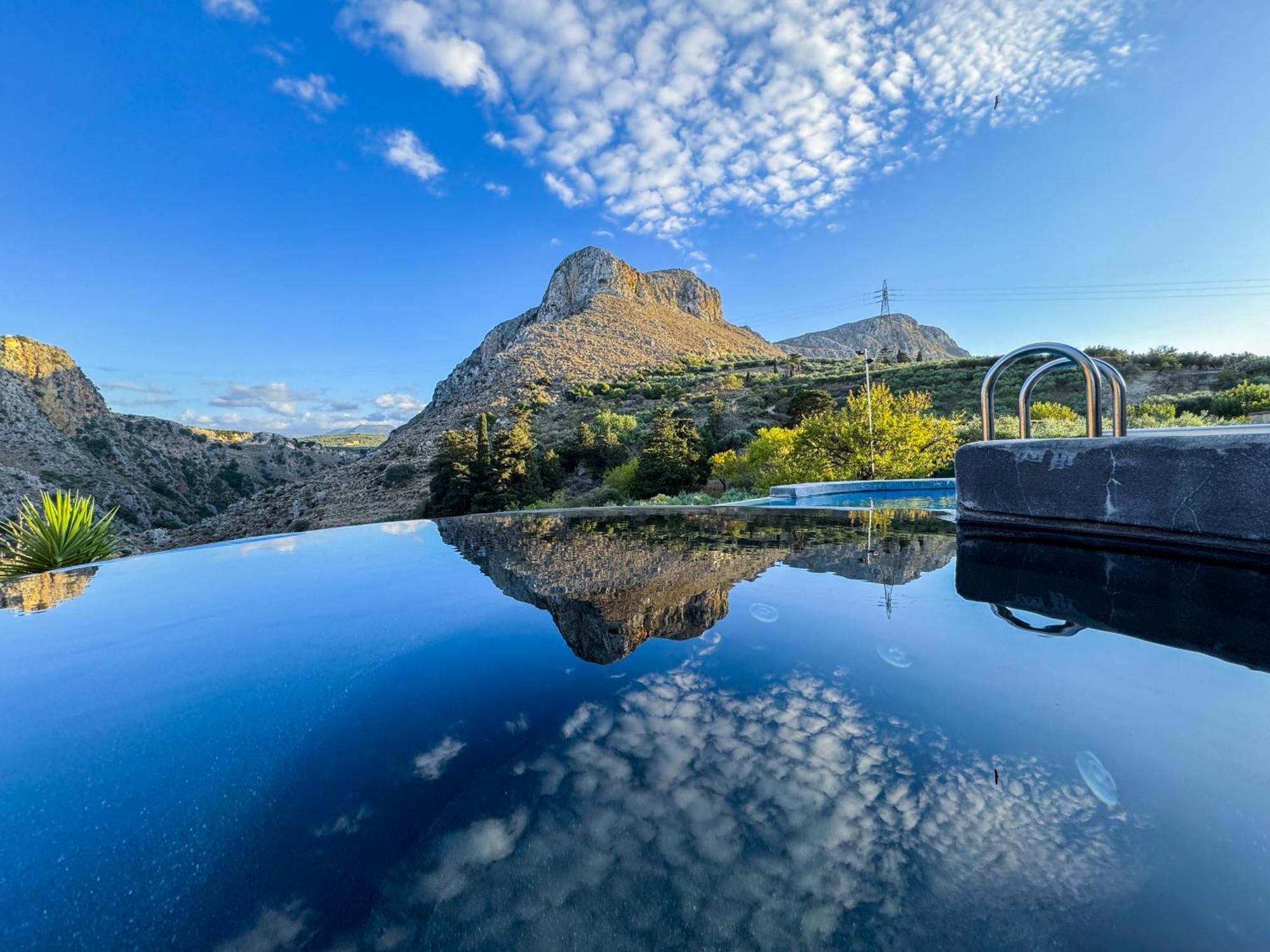 Heated Private Ozone Salt Pool, Jacuzzi, Cinema Inside & Outside, Ping Pong, Billiard, Ps5, Playground, Giant Chess, Giant Monopoly, Table Football, 3X Surround Sound - Villa Rokka Luxe Kíssamos Zewnętrze zdjęcie
