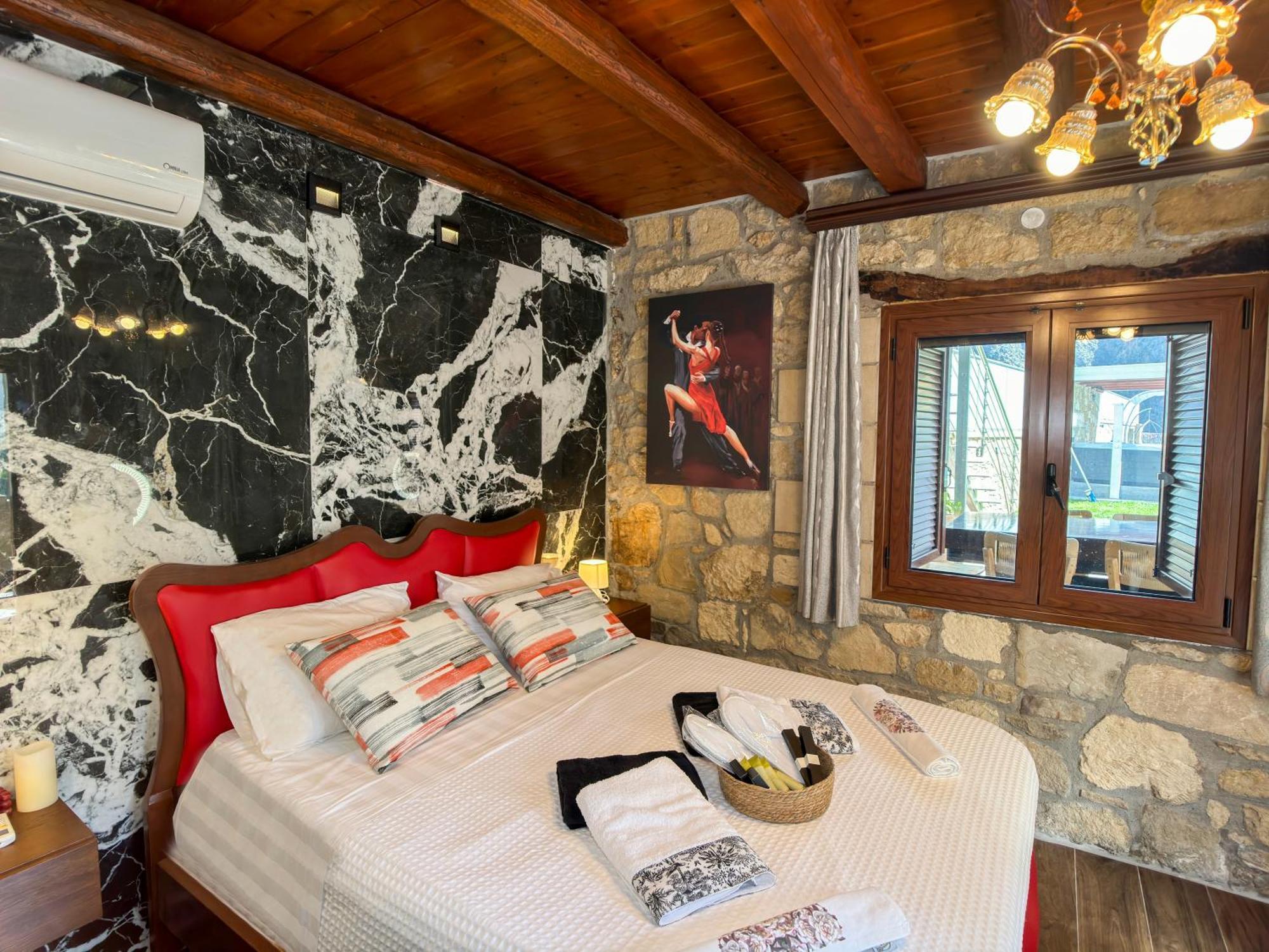 Heated Private Ozone Salt Pool, Jacuzzi, Cinema Inside & Outside, Ping Pong, Billiard, Ps5, Playground, Giant Chess, Giant Monopoly, Table Football, 3X Surround Sound - Villa Rokka Luxe Kíssamos Zewnętrze zdjęcie