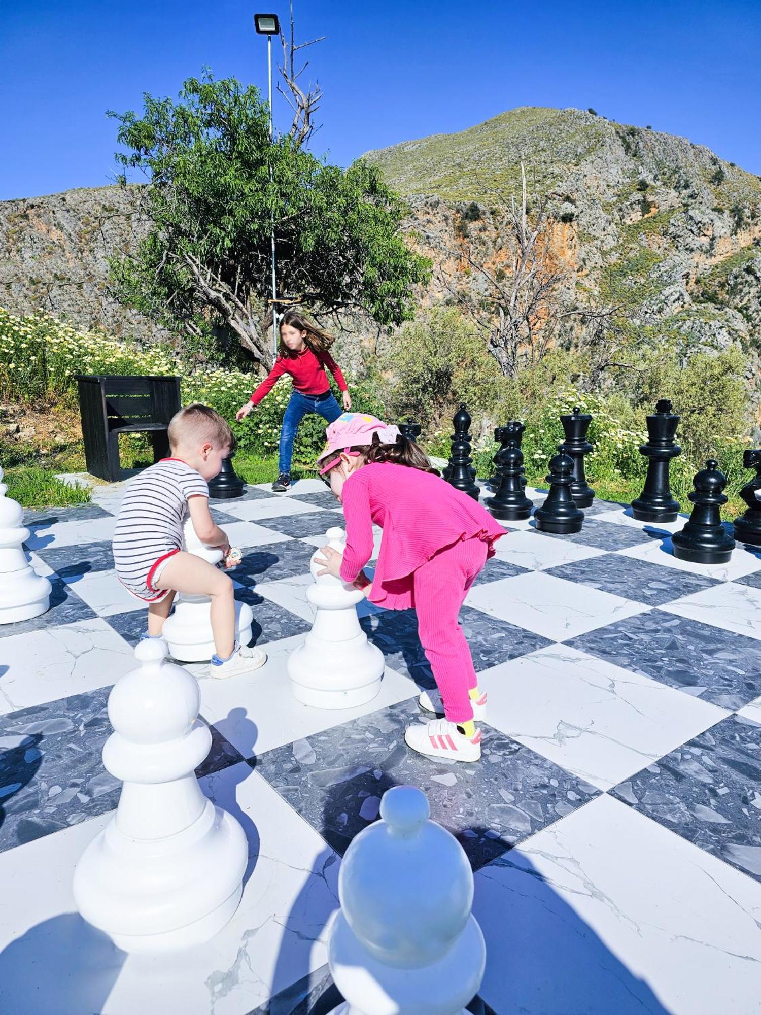 Heated Private Ozone Salt Pool, Jacuzzi, Cinema Inside & Outside, Ping Pong, Billiard, Ps5, Playground, Giant Chess, Giant Monopoly, Table Football, 3X Surround Sound - Villa Rokka Luxe Kíssamos Zewnętrze zdjęcie