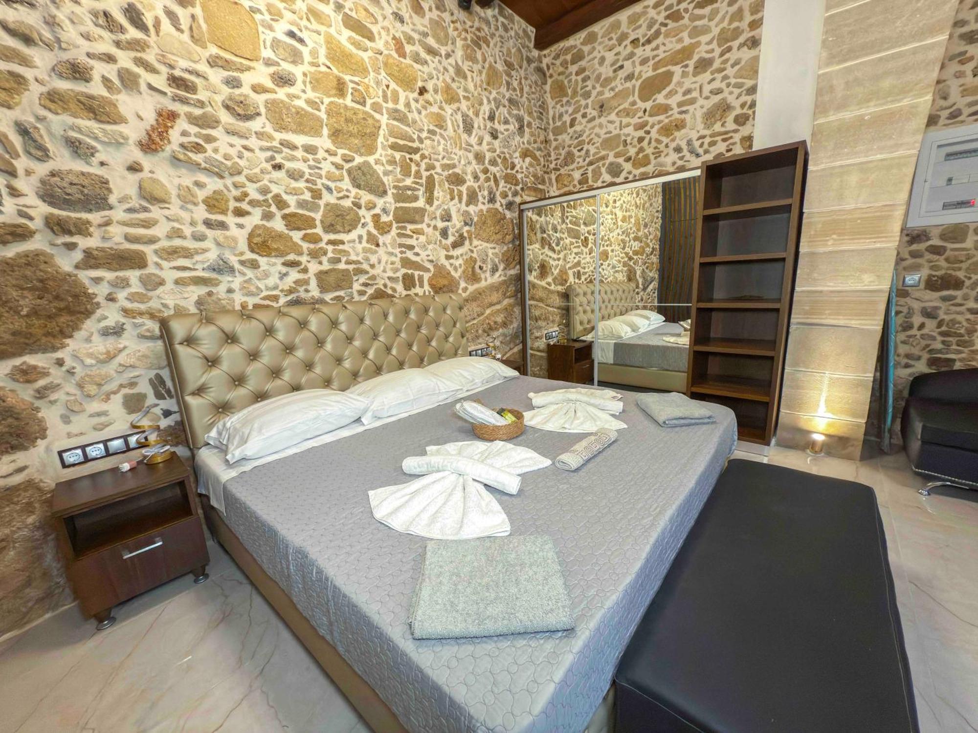 Heated Private Ozone Salt Pool, Jacuzzi, Cinema Inside & Outside, Ping Pong, Billiard, Ps5, Playground, Giant Chess, Giant Monopoly, Table Football, 3X Surround Sound - Villa Rokka Luxe Kíssamos Zewnętrze zdjęcie