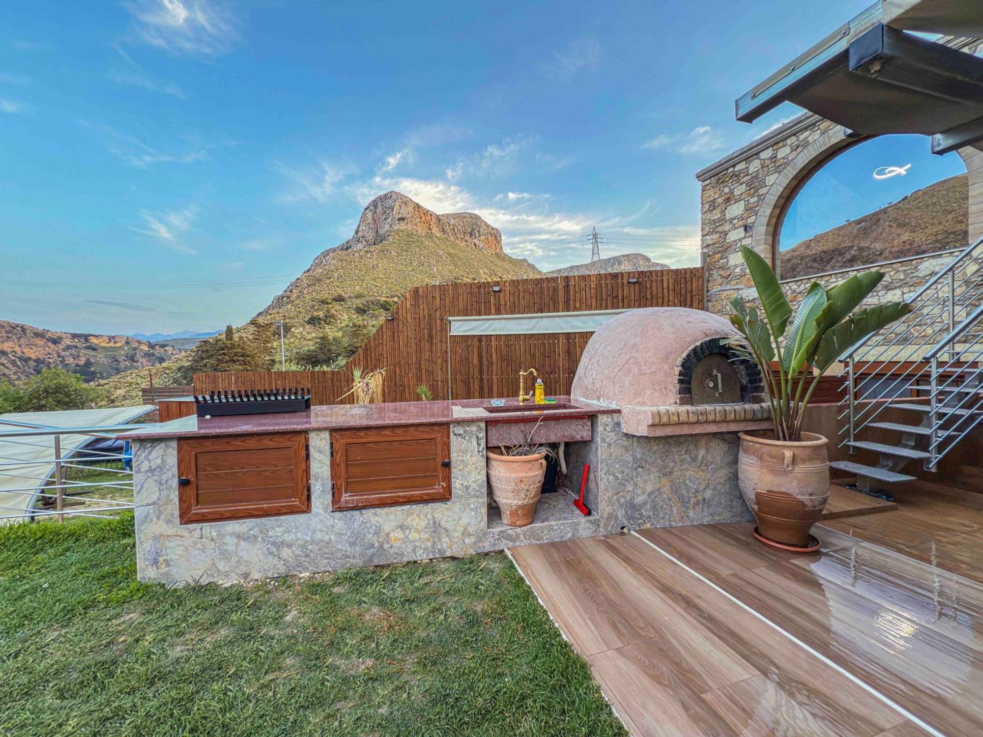 Heated Private Ozone Salt Pool, Jacuzzi, Cinema Inside & Outside, Ping Pong, Billiard, Ps5, Playground, Giant Chess, Giant Monopoly, Table Football, 3X Surround Sound - Villa Rokka Luxe Kíssamos Zewnętrze zdjęcie