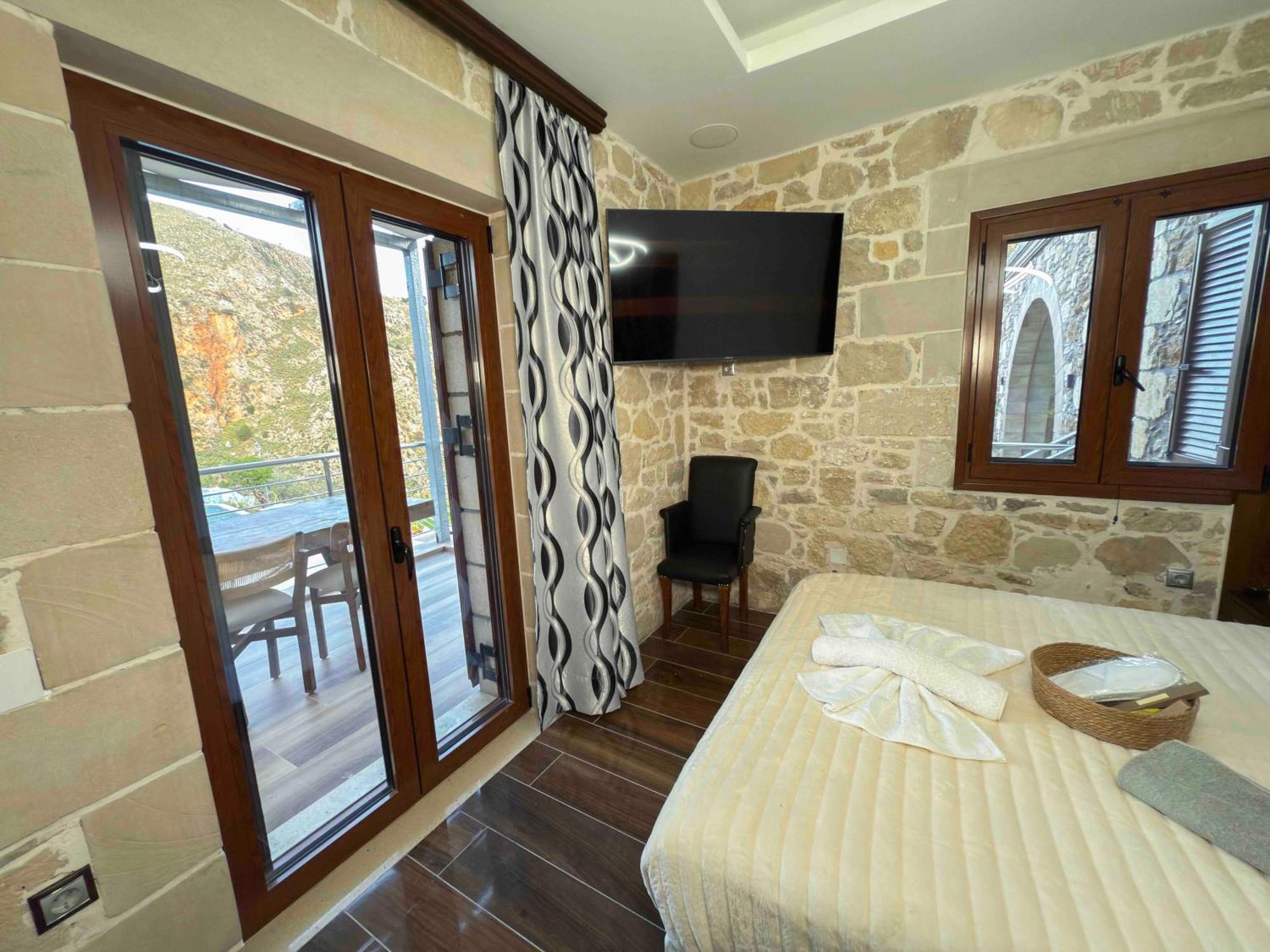 Heated Private Ozone Salt Pool, Jacuzzi, Cinema Inside & Outside, Ping Pong, Billiard, Ps5, Playground, Giant Chess, Giant Monopoly, Table Football, 3X Surround Sound - Villa Rokka Luxe Kíssamos Zewnętrze zdjęcie
