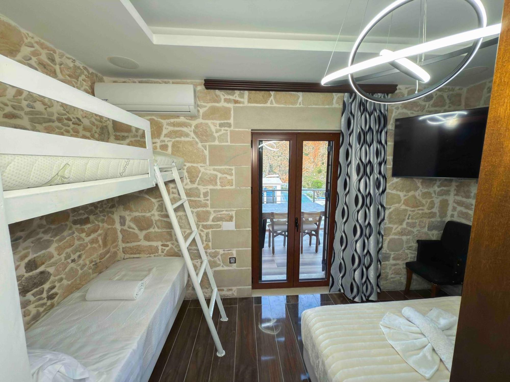 Heated Private Ozone Salt Pool, Jacuzzi, Cinema Inside & Outside, Ping Pong, Billiard, Ps5, Playground, Giant Chess, Giant Monopoly, Table Football, 3X Surround Sound - Villa Rokka Luxe Kíssamos Zewnętrze zdjęcie