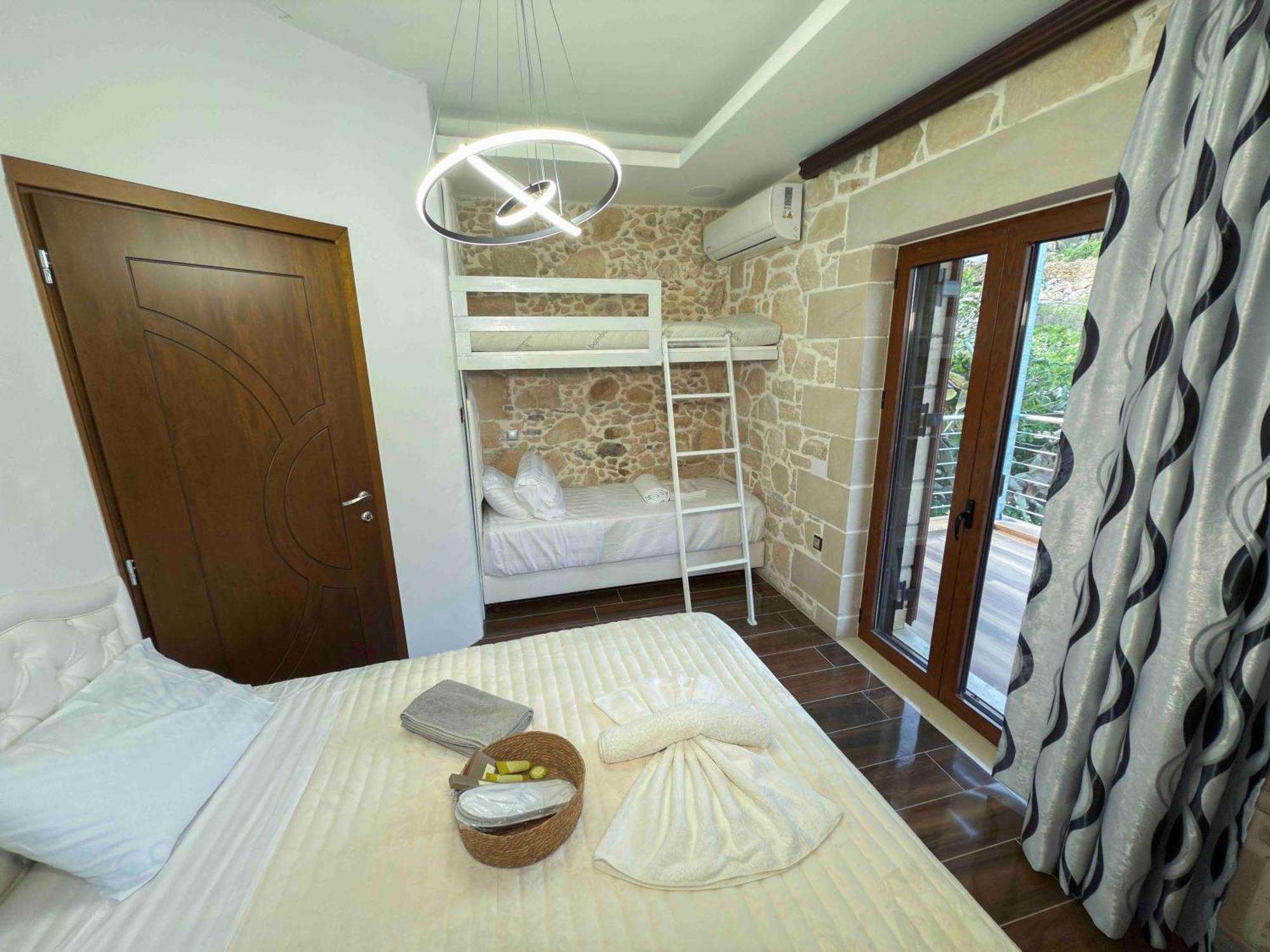 Heated Private Ozone Salt Pool, Jacuzzi, Cinema Inside & Outside, Ping Pong, Billiard, Ps5, Playground, Giant Chess, Giant Monopoly, Table Football, 3X Surround Sound - Villa Rokka Luxe Kíssamos Zewnętrze zdjęcie